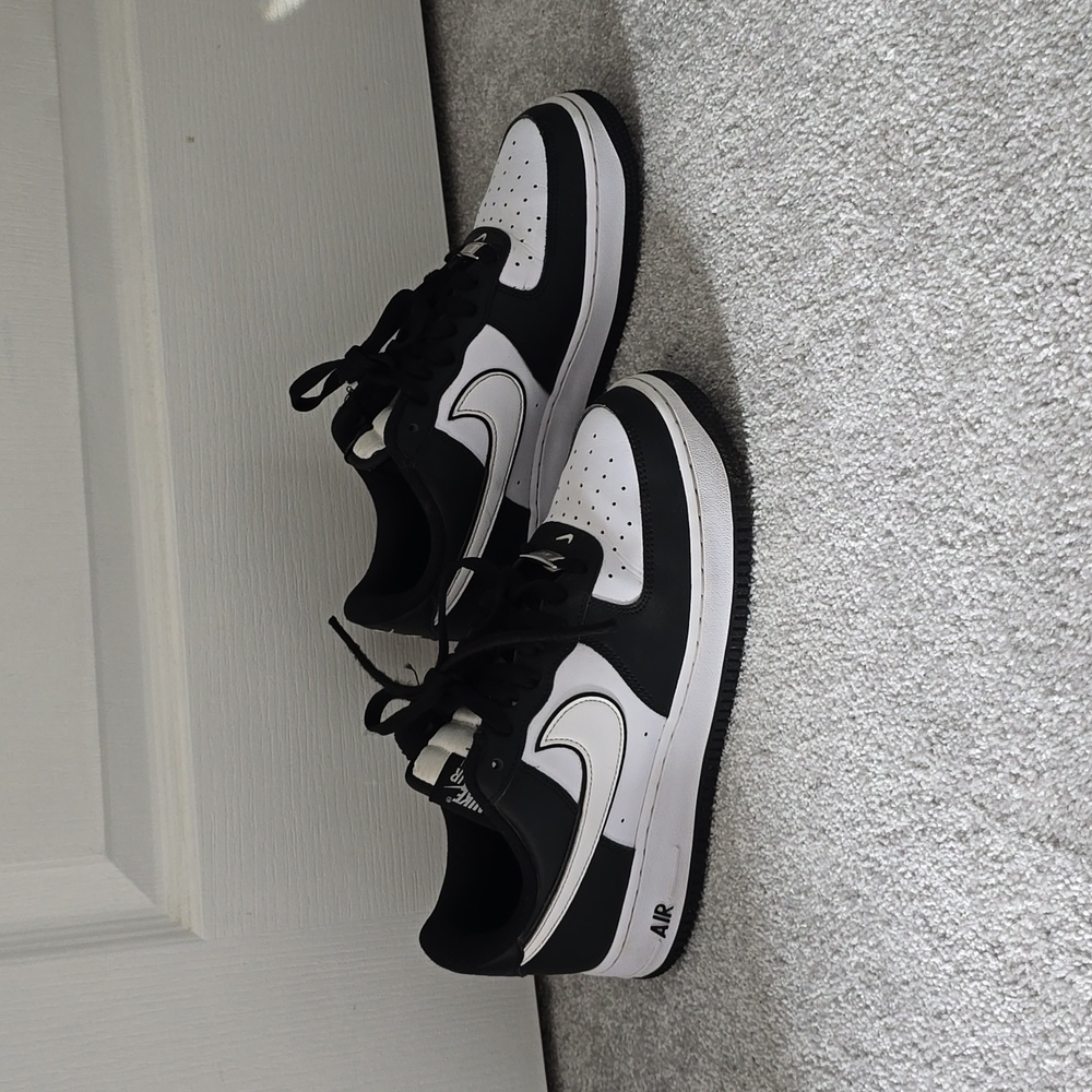 Mens nike air force 1's black and white size 9